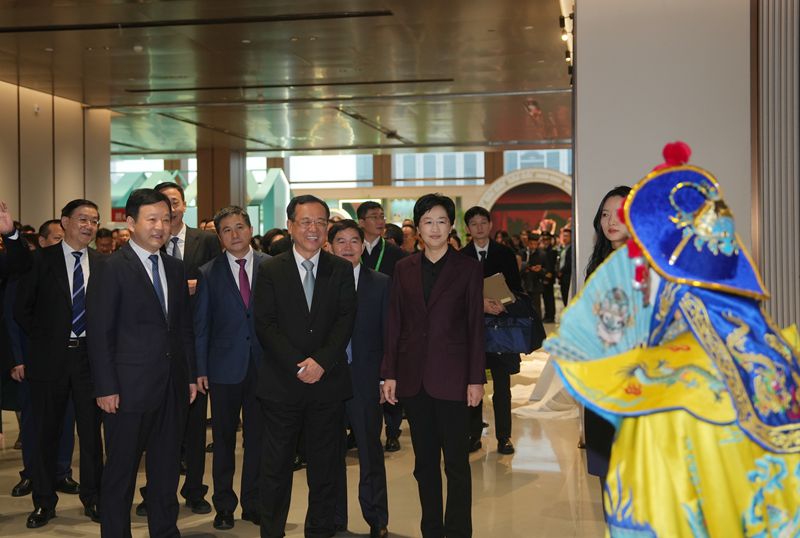 2025全球熊猫伙伴大会在蓉开幕
吕岩松施小琳刘国洪致辞「相关图片」